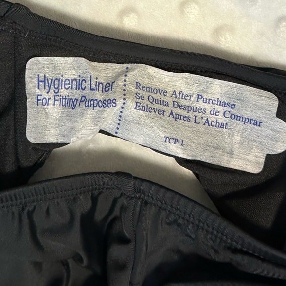 Embrace Your Curves™ by Miracle Brands® Women's Plus Swimsuit 1X BNWT - Picture 4 of 6